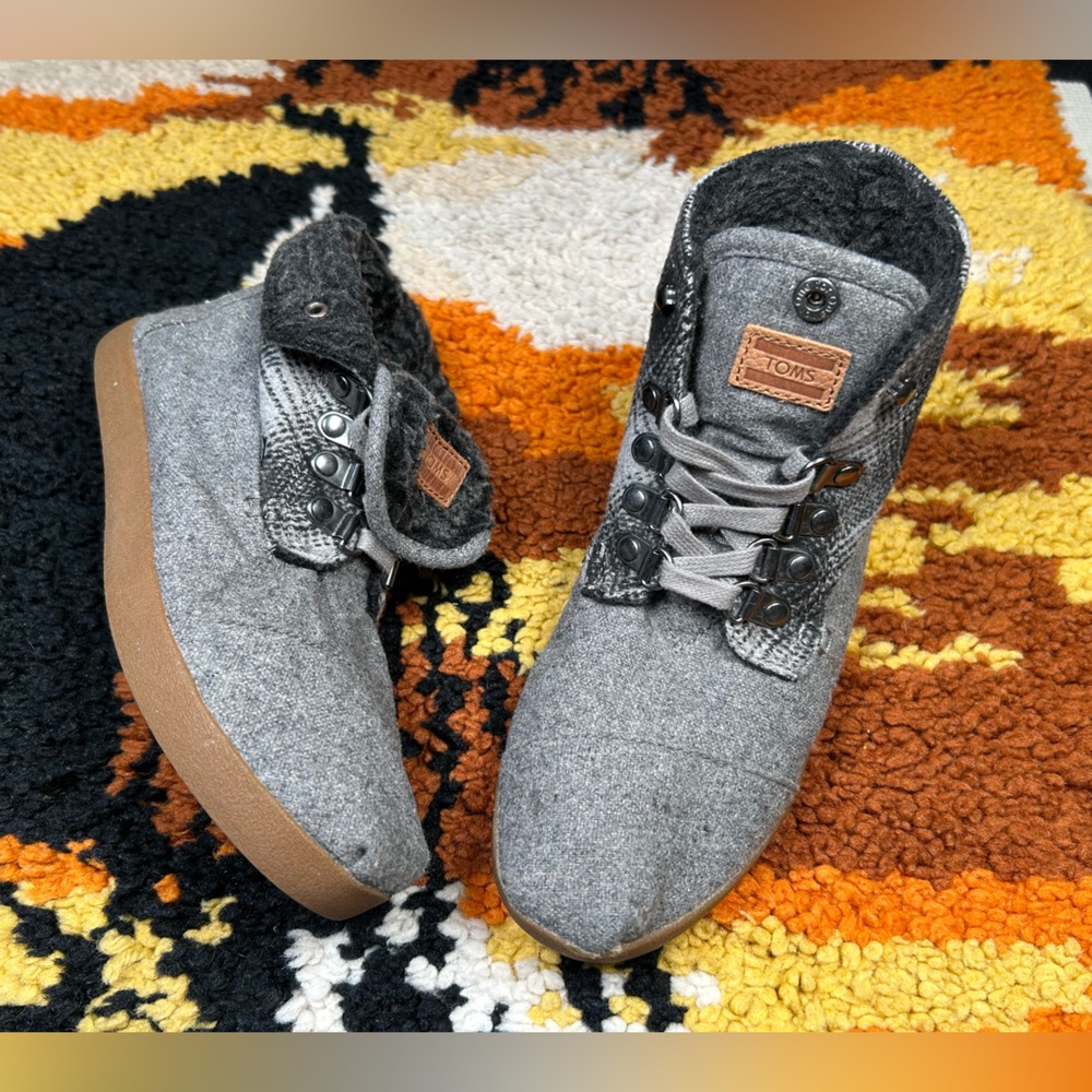 Cozy Cool, TOMS Highland Tartan Foldover Lace Up Ankle Boots!!